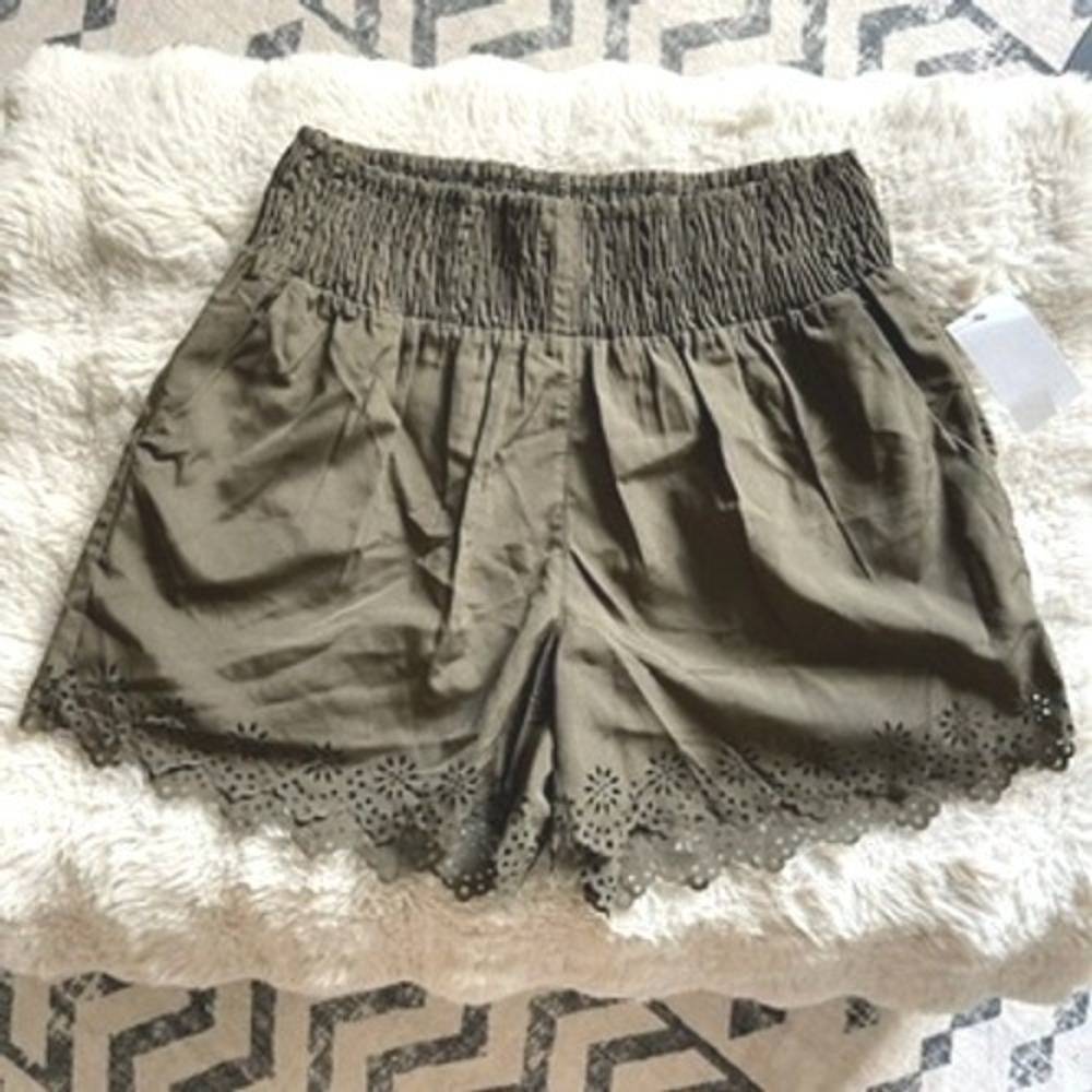 RD Style Womens Olive Green Smocked Waist Eyelet Hem Shorts Drab 31W208S Medium